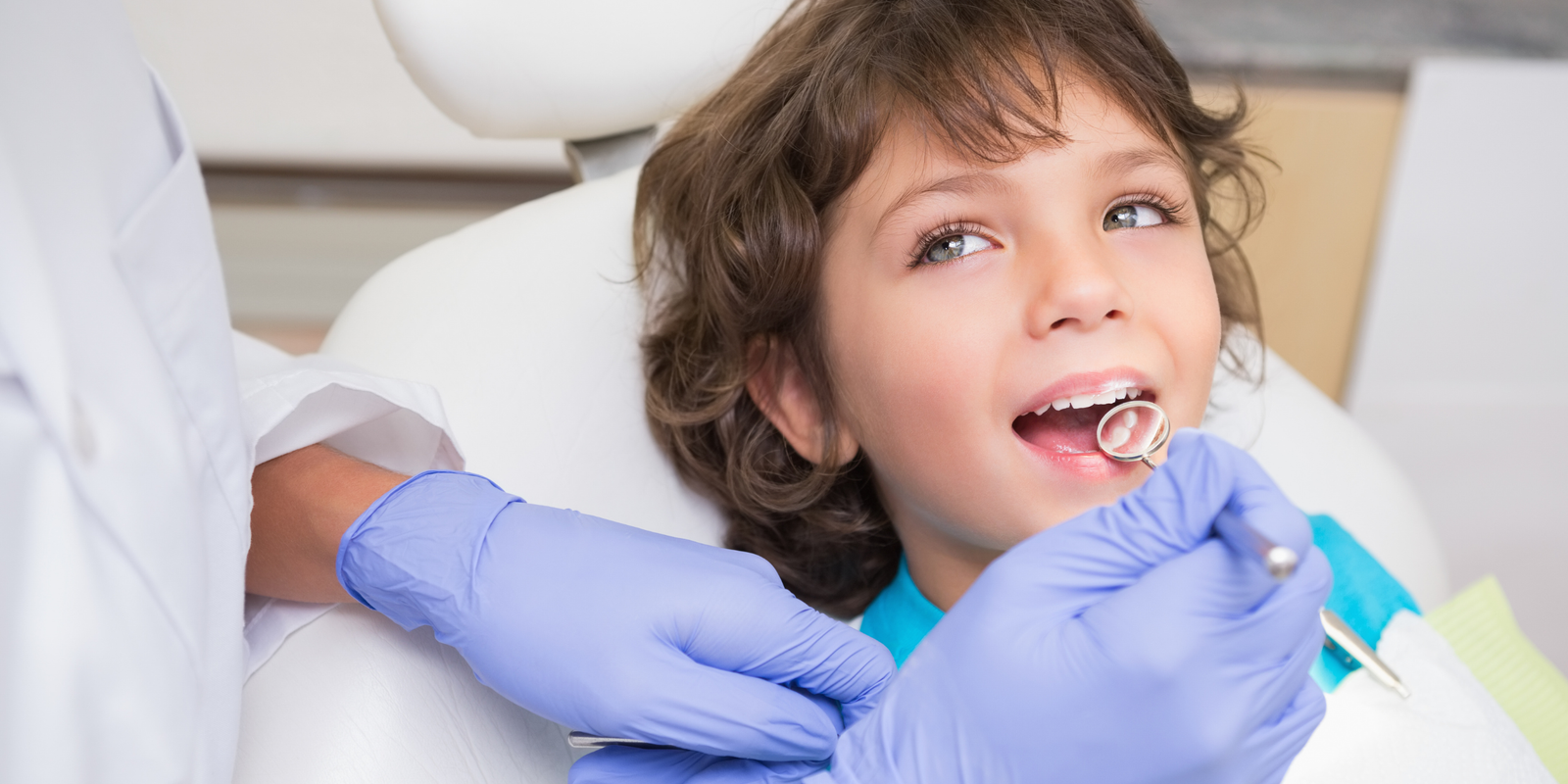 Fëmijë në kontroll dentar – Dentistri pediatrike në Happy Dent Center