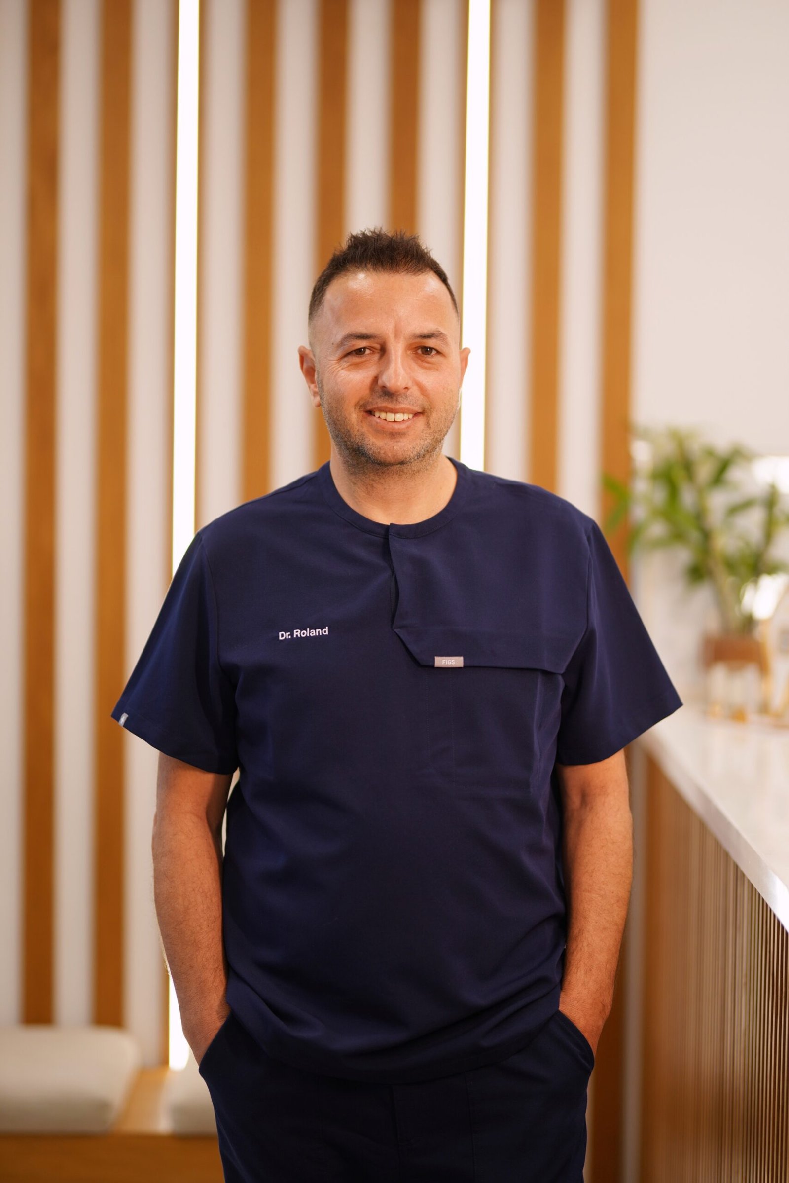 Roland Nuredini – Mjek Stomatolog & Teknik Laboratori – Happy Dent Center